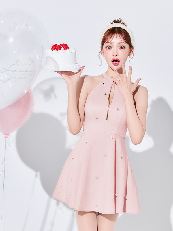 ピンク　モデル：明日花キララ　身長：162cm 着用サイズ：Sサイズ