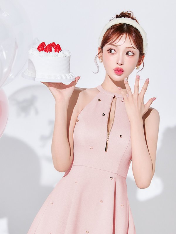 ピンク　モデル：明日花キララ　身長：162cm 着用サイズ：Sサイズ