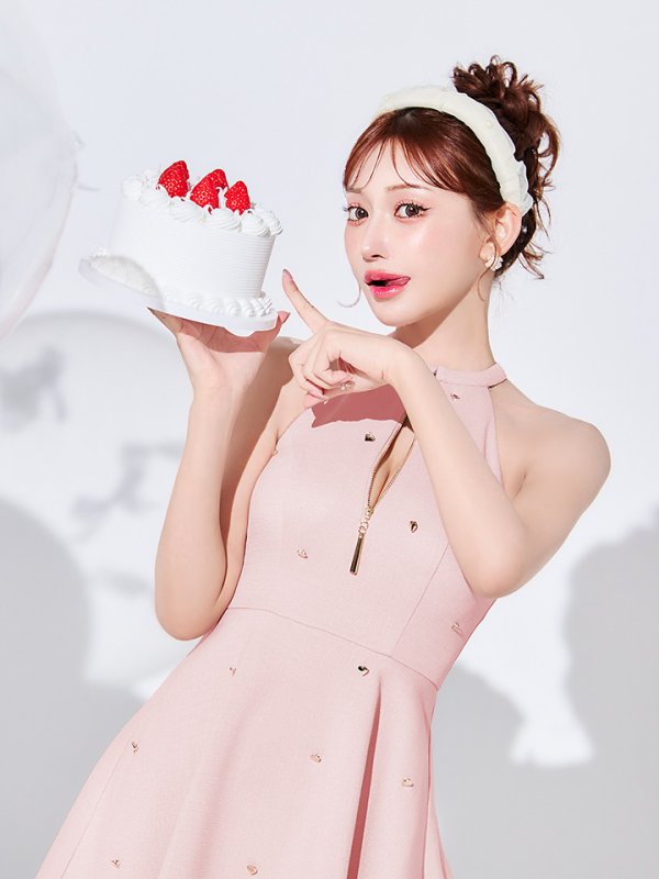 ピンク　モデル：明日花キララ　身長：162cm 着用サイズ：Sサイズ