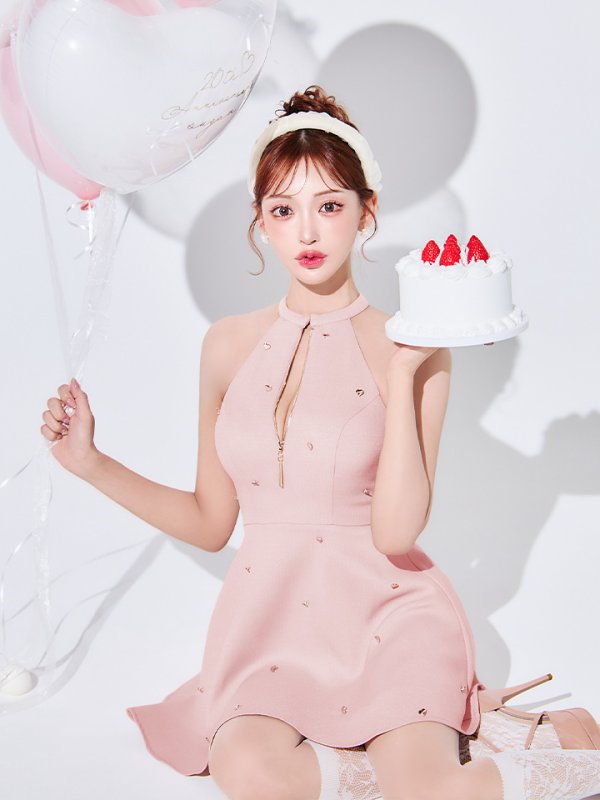 ピンク　モデル：明日花キララ　身長：162cm 着用サイズ：Sサイズ