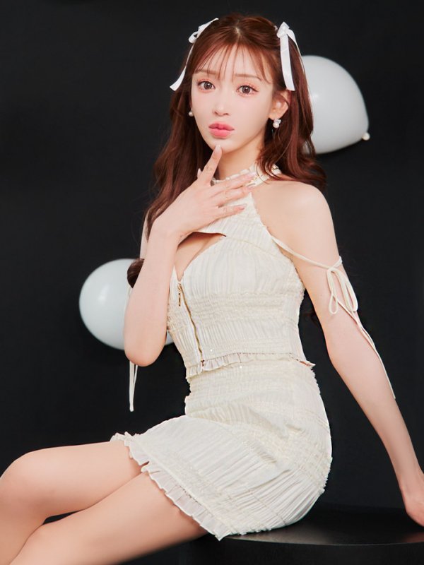 アイボリー モデル:明日花キララ 身長:162cm 着用サイズ:Sサイズ