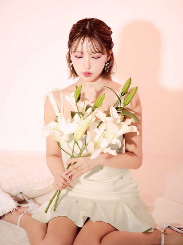 アイボリー モデル:三上悠亜 身長:159cm 着用サイズ:Sサイズ