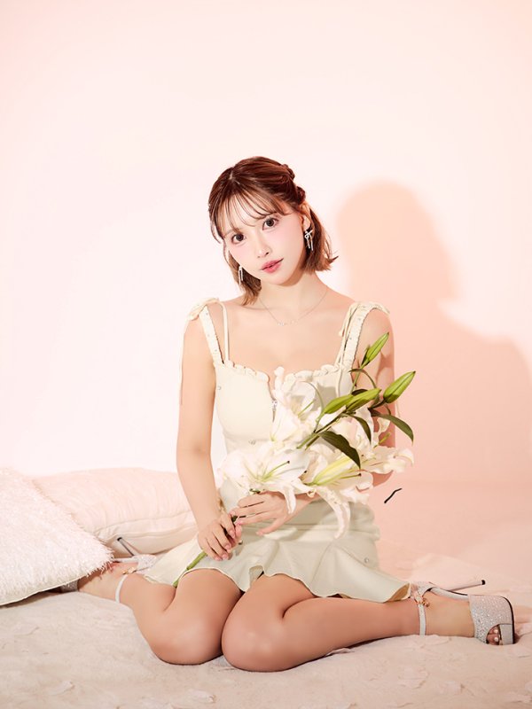 アイボリー モデル:三上悠亜 身長:159cm 着用サイズ:Sサイズ