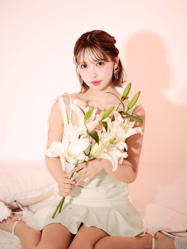 アイボリー モデル:三上悠亜 身長:159cm 着用サイズ:Sサイズ