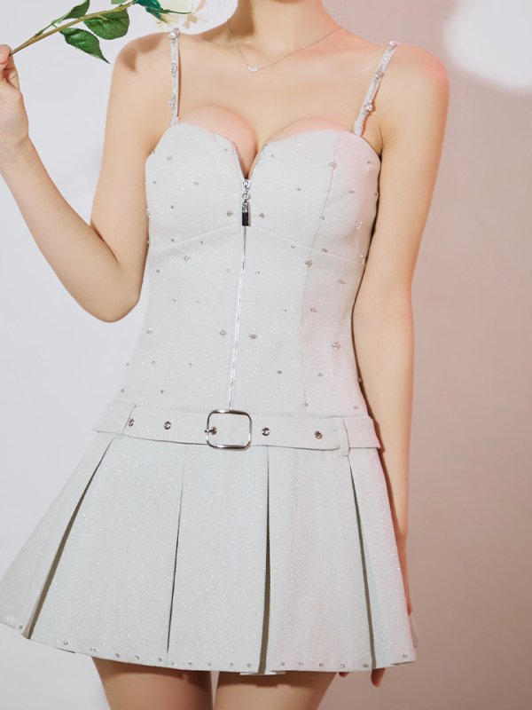 ホワイト モデル：まりん　身長：164cm　着用サイズ：Sサイズ