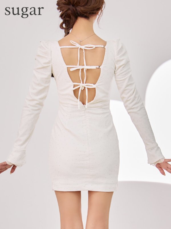 アイボリー　モデル：三上悠亜　身長：159cm　着用サイズ：Sサイズ