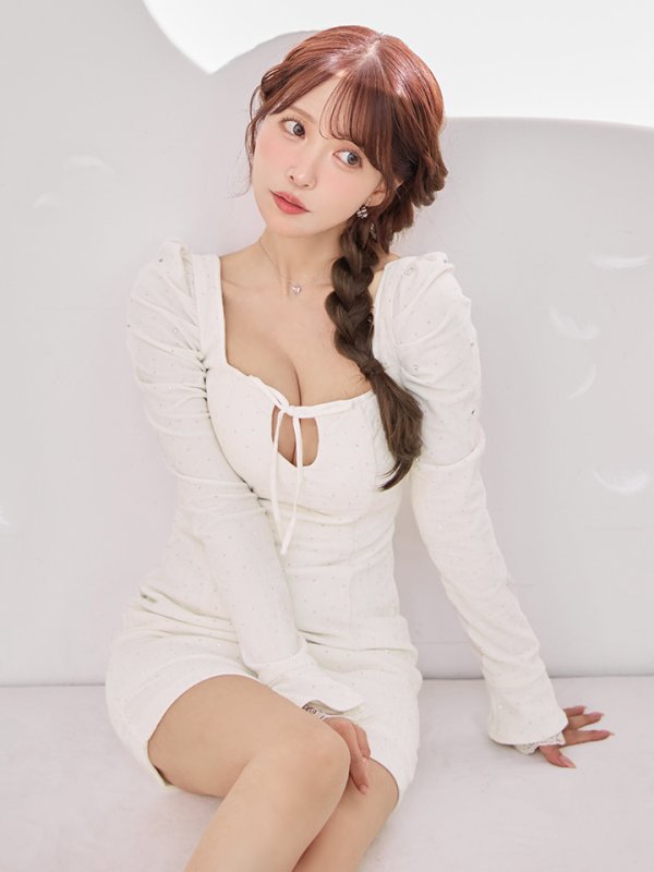 アイボリー　モデル：三上悠亜　身長：159cm　着用サイズ：Sサイズ