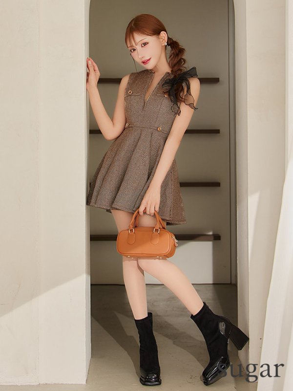 ブラウン　モデル：明日花キララ　身長：162cm　着用サイズ：Sサイズ