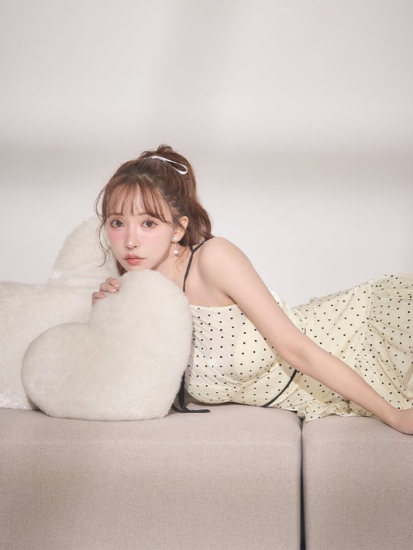 アイボリー　モデル：三上悠亜　身長：159cm　着用サイズ：Sサイズ