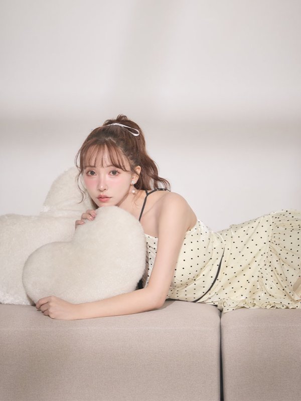 アイボリー　モデル：三上悠亜　身長：159cm　着用サイズ：Sサイズ