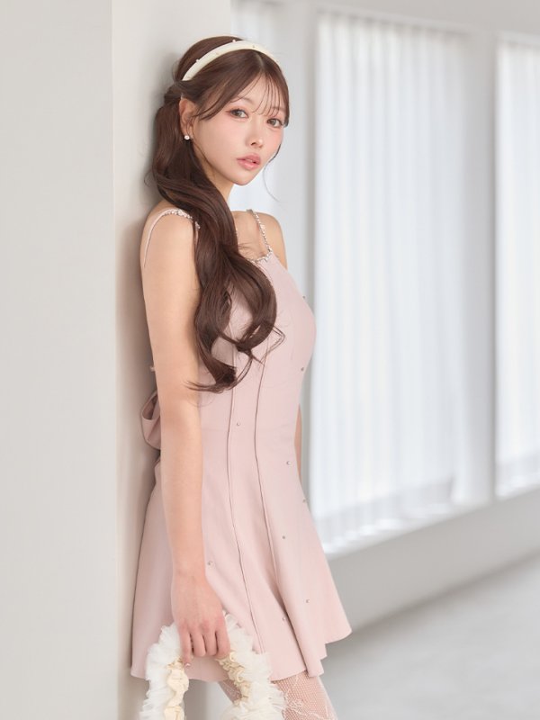 ピンクベージュ　モデル：かな　着用サイズ：Sサイズ