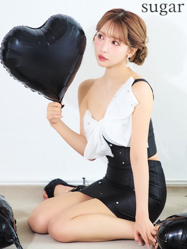 ブラック モデル：三上悠亜　身長：159cm　着用サイズ：Sサイズ