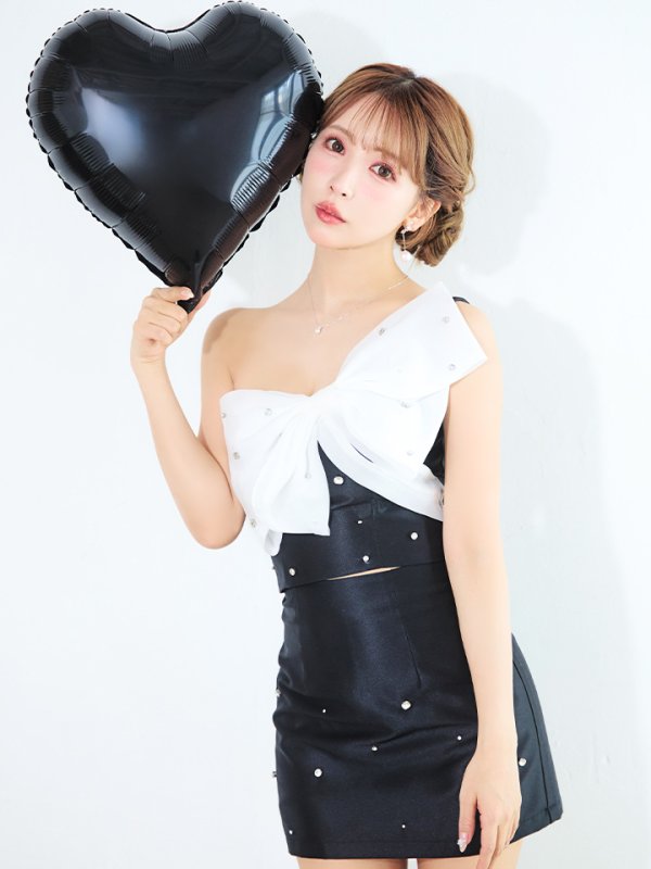 ブラック モデル：三上悠亜　身長：159cm　着用サイズ：Sサイズ