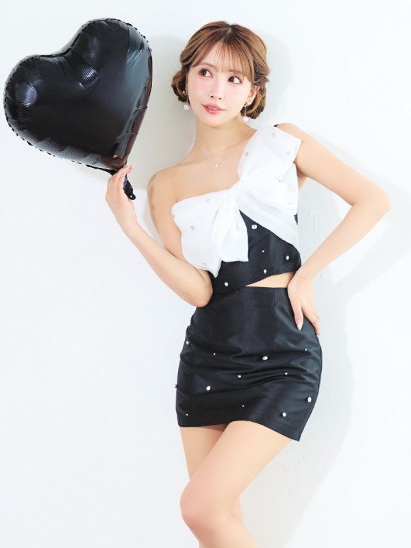 ブラック モデル：三上悠亜　身長：159cm　着用サイズ：Sサイズ