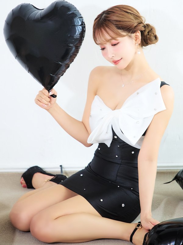ブラック モデル：三上悠亜　身長：159cm　着用サイズ：Sサイズ
