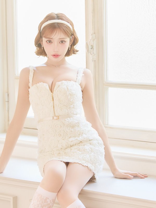 アイボリー　モデル：明日花キララ　身長162cm　着用サイズ：Sサイズ