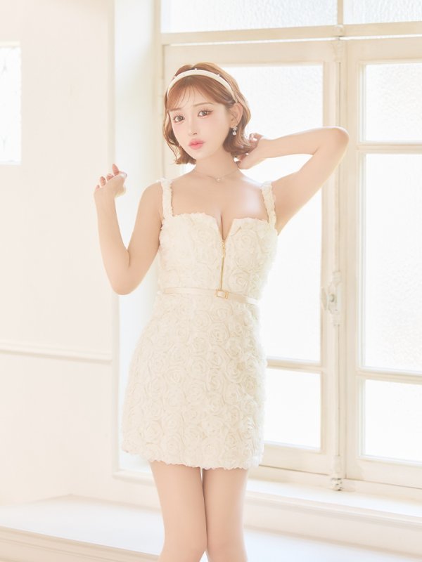 アイボリー　モデル：明日花キララ　身長162cm　着用サイズ：Sサイズ