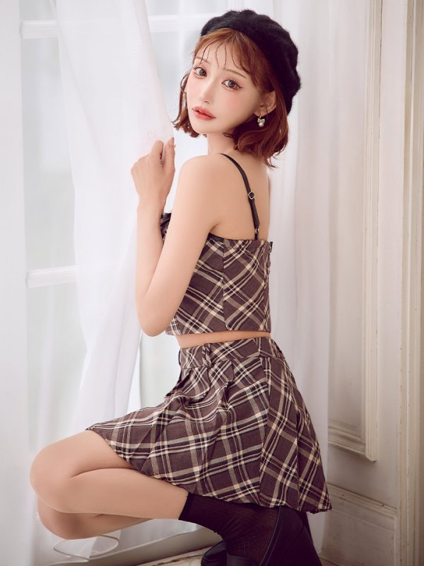 ブラウン モデル：明日花キララ　身長：162cm サイズ：Sサイズ