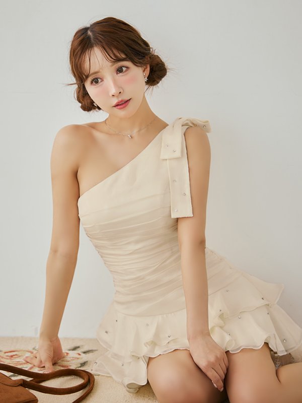 アイボリー モデル：三上悠亜　身長：159cm　着用サイズ：Sサイズ