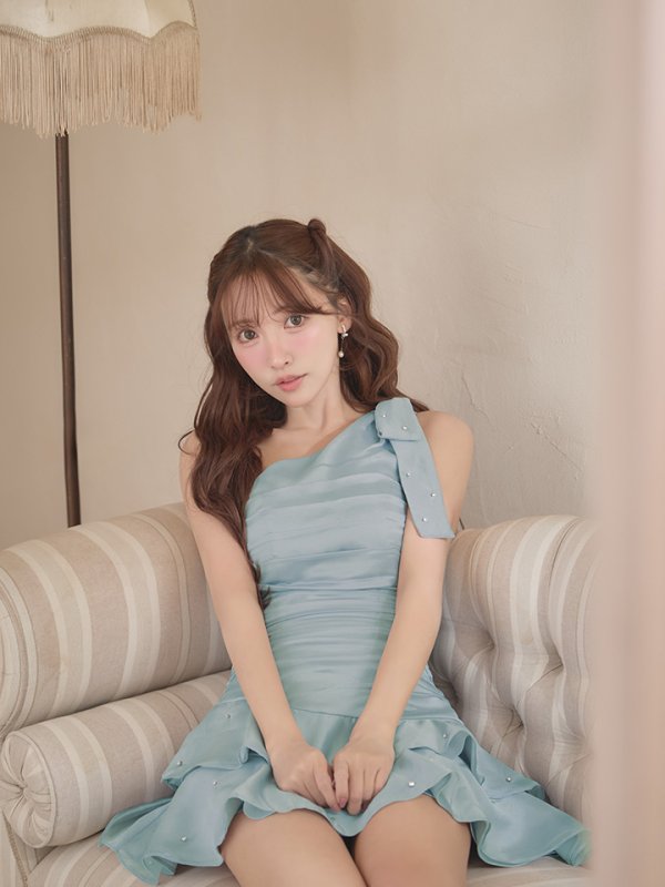 ブルーグレー モデル：三上悠亜　身長：159cm　着用サイズ：Sサイズ