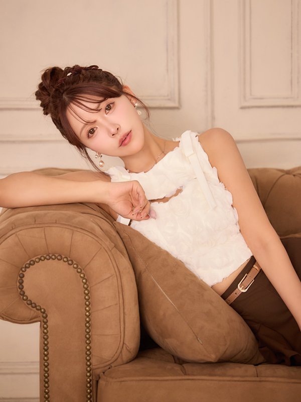 アイボリー×ブラウン　モデル：三上悠亜　身長：159cm　着用サイズ：Sサイズ