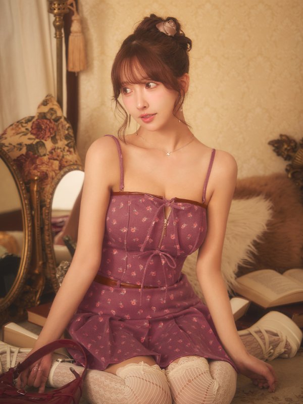 レッド　モデル：三上悠亜　身長：159cm　着用サイズ：Sサイズ