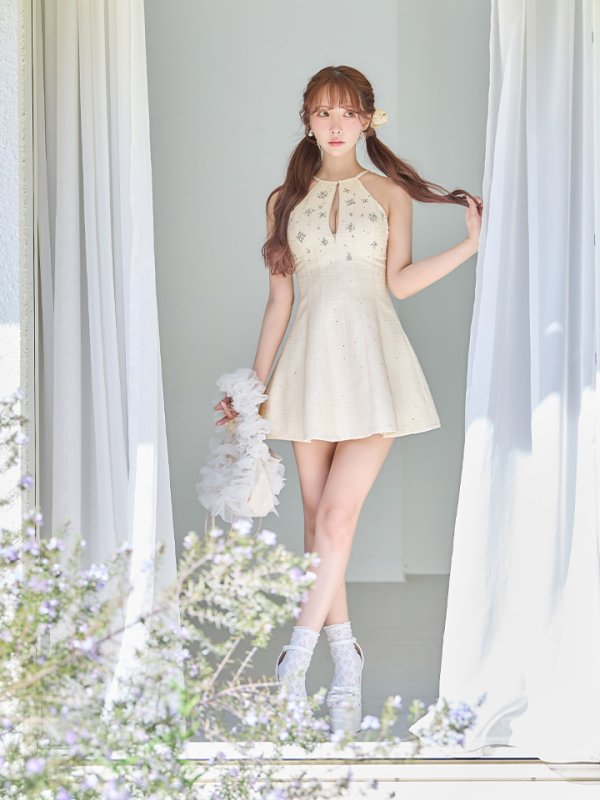アイボリー　モデル：三上悠亜　身長：159cm　着用サイズ：Sサイズ