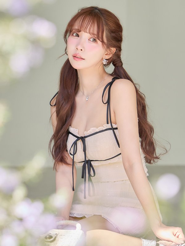 アイボリーxブラック　モデル：三上悠亜　身長：159cm　着用サイズ：Sサイズ
