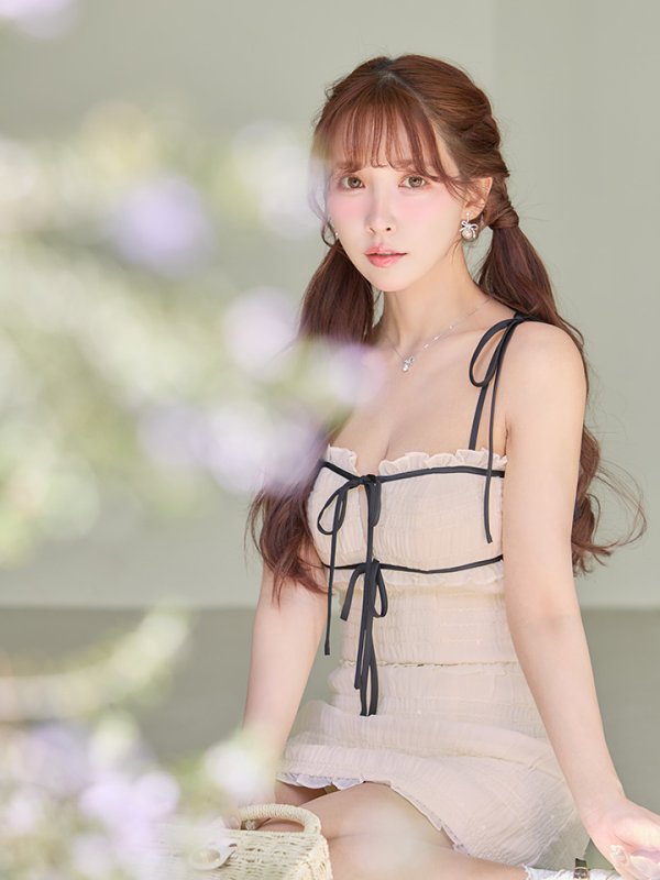 アイボリーxブラック　モデル：三上悠亜　身長：159cm　着用サイズ：Sサイズ