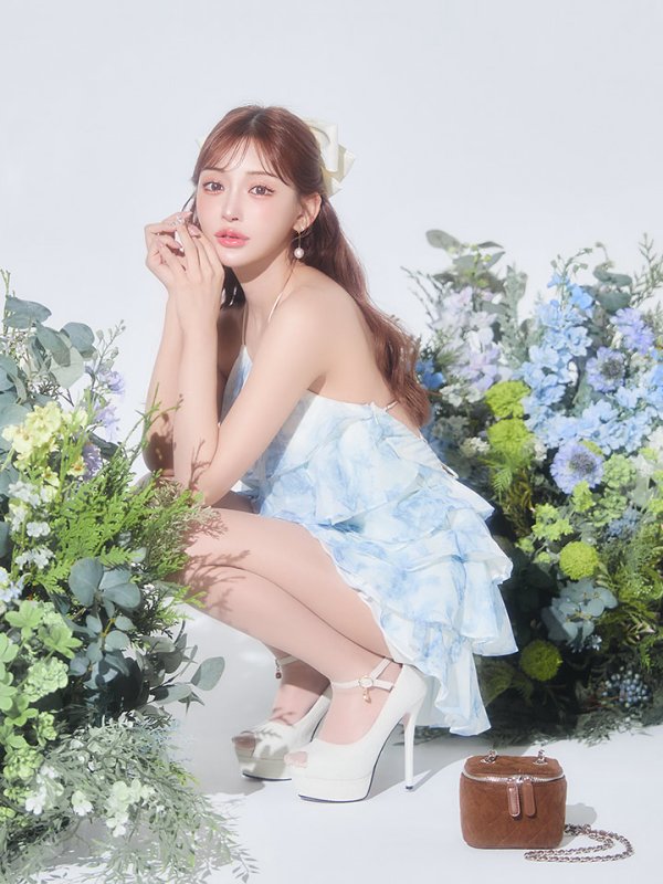 ブルー モデル：明日花キララ　身長：162cm　着用サイズ：Sサイズ