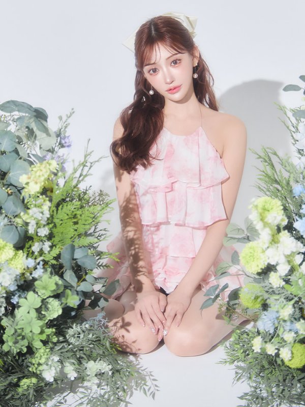 ピンク モデル：明日花キララ　身長：162cm　着用サイズ：Sサイズ