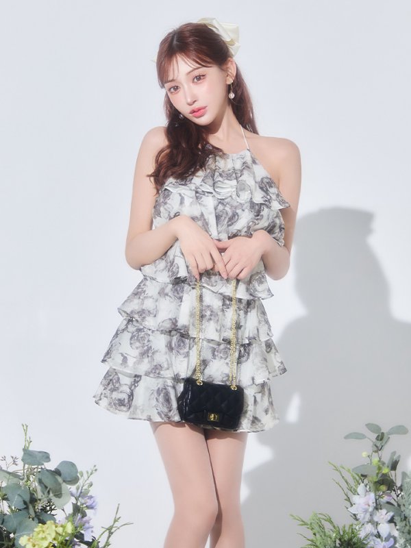 ホワイトxブラック モデル：明日花キララ　身長：162cm　着用サイズ：Sサイズ