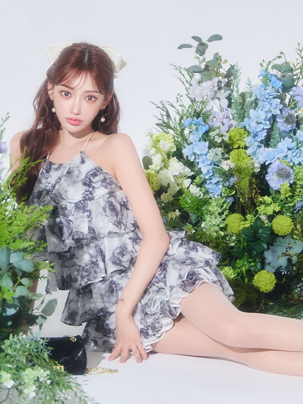 ホワイトxブラック モデル：明日花キララ　身長：162cm　着用サイズ：Sサイズ