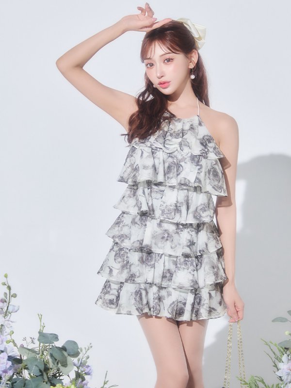 ホワイトxブラック モデル：明日花キララ　身長：162cm　着用サイズ：Sサイズ