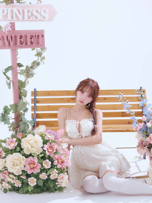 ブルー　モデル：三上悠亜　身長：159cm　着用サイズ：Sサイズ