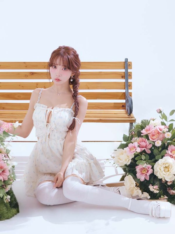 ブルー　モデル：三上悠亜　身長：159cm　着用サイズ：Sサイズ