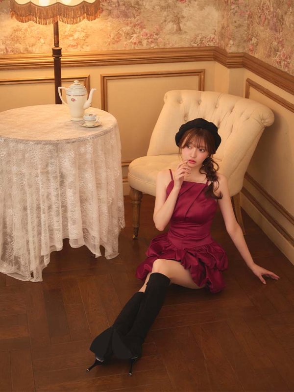 レッド　モデル：羽澄まり　身長：158cm　着用サイズ：Sサイズ