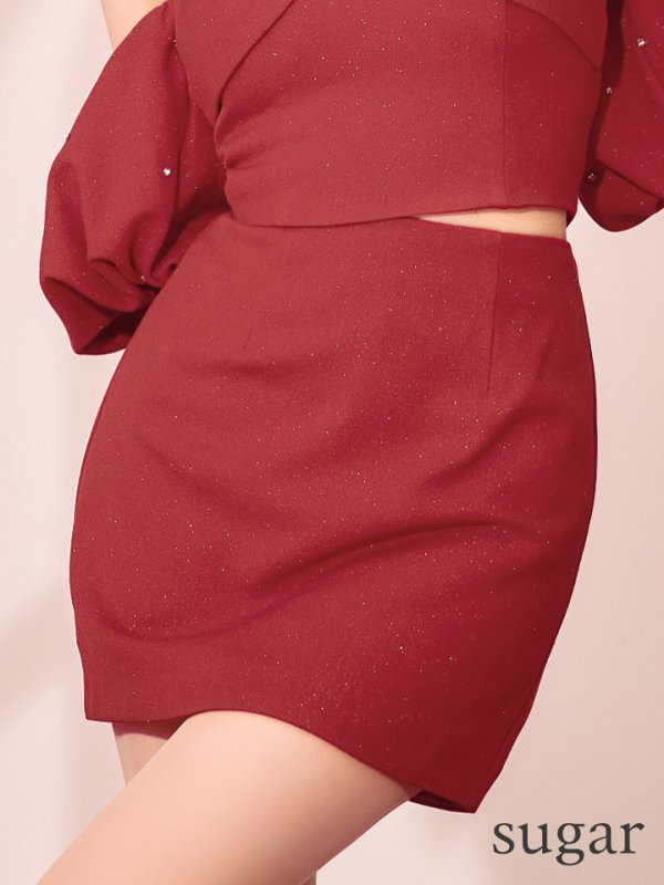 レッド　モデル：明日花キララ　身長：162cm 着用サイズ：Sサイズ