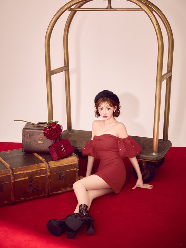 レッド　モデル：明日花キララ　身長：162cm 着用サイズ：Sサイズ