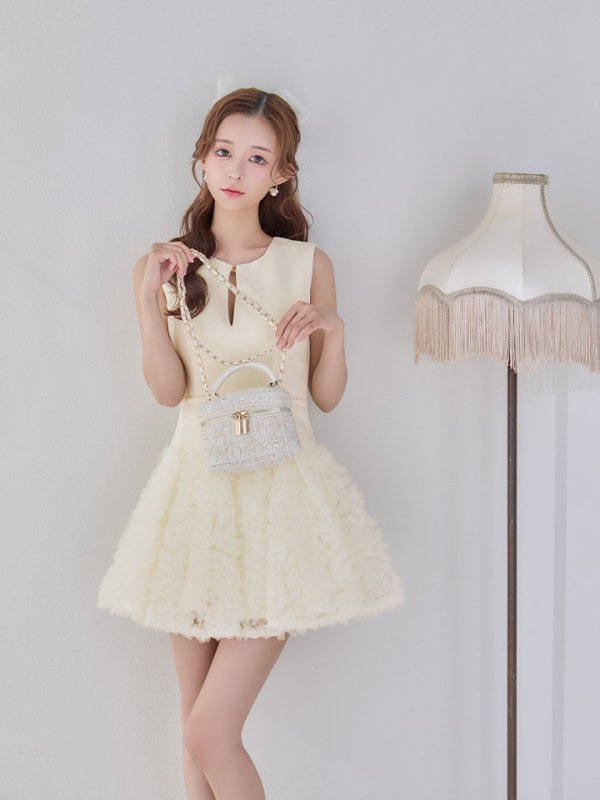 アイボリー　モデル：たまごあゆみ　着用サイズ：Sサイズ