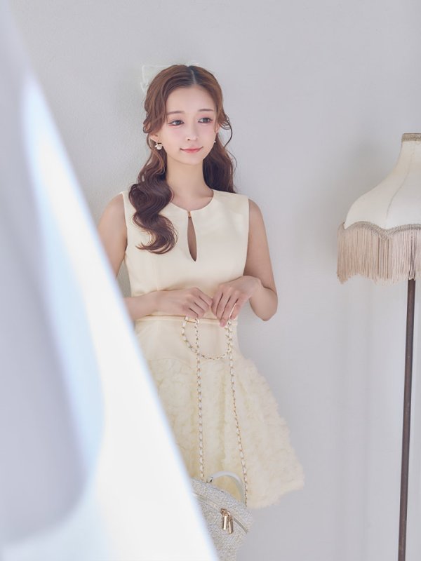 アイボリー　モデル：たまごあゆみ　着用サイズ：Sサイズ