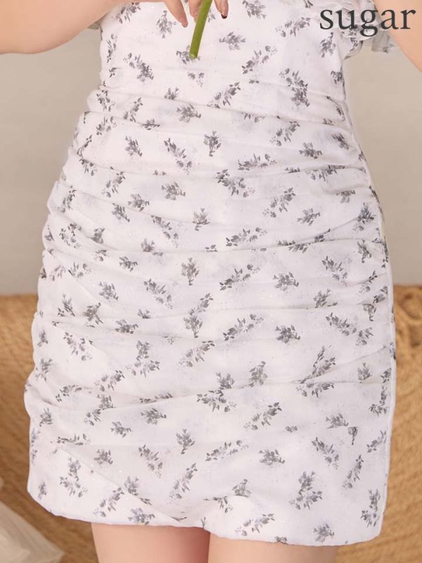 ブラック　モデル：夏目かんな　身長：155cm　着用サイズ：Sサイズ