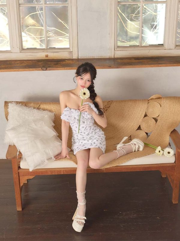 ブラック　モデル：夏目かんな　身長：155cm　着用サイズ：Sサイズ