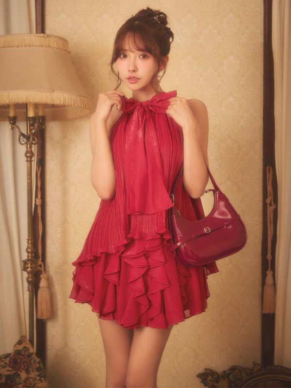 レッド　モデル：三上悠亜　身長：160cm　着用サイズ：Sサイズ
