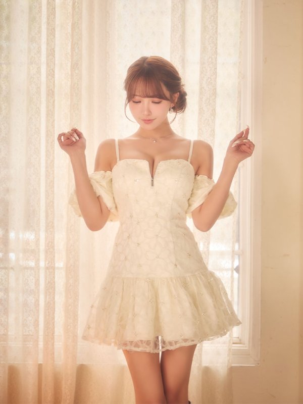 アイボリー　モデル：三上悠亜　身長：159cm　着用サイズ：Sサイズ