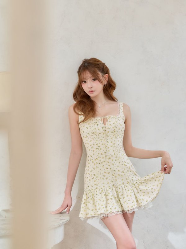 アイボリー　モデル：いおり 身長：164cm 着用サイズ：Sサイズ