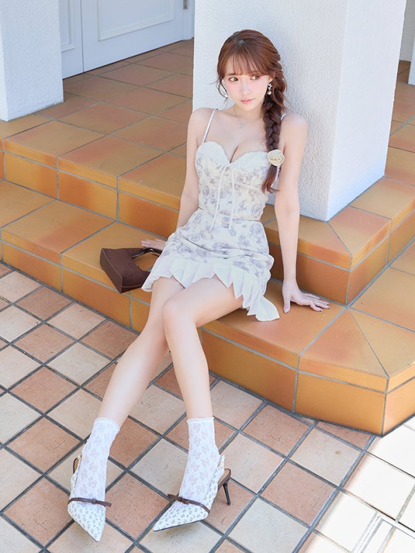 ブルー モデル：三上悠亜　身長：159cm　着用サイズ：Sサイズ
