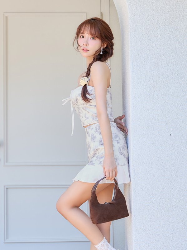 ブルー モデル：三上悠亜　身長：159cm　着用サイズ：Sサイズ