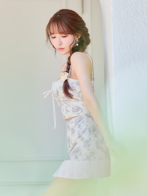 ブルー モデル：三上悠亜　身長：159cm　着用サイズ：Sサイズ