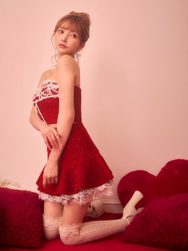 レッド　モデル：まみ　身長：161cm　着用サイズ：Sサイズ